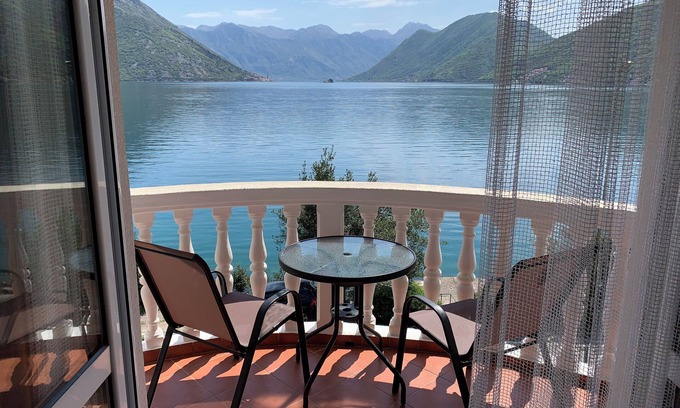 Lipci Apartment | A unit, 1 bdr., stunning views, waterfront, free secured parking