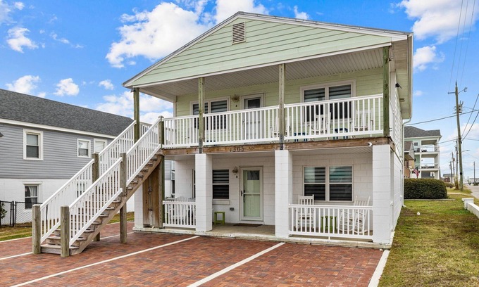 Atlantic Beach House | A Walk on the Beach B gets your feet in the sand within 250 ft. Pet friendly