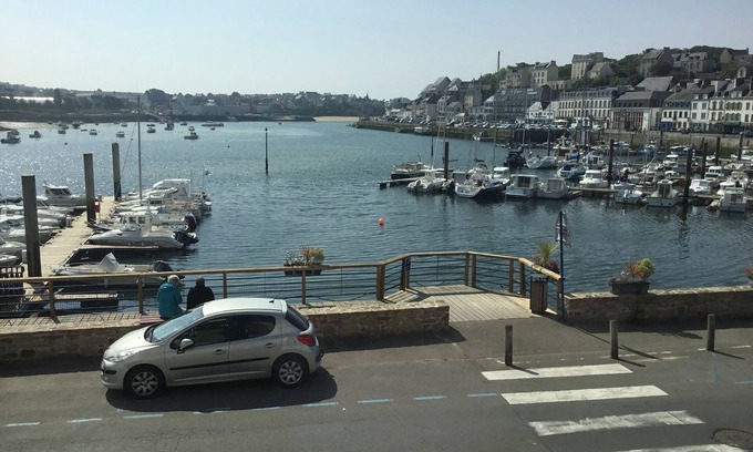 Audierne Apartment | A WATERFRONT APARTMENT WITH BEAUTIFUL WIFI SERVICES