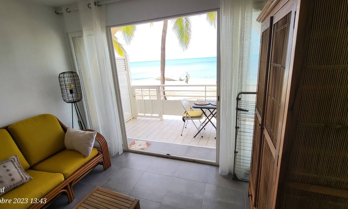 Marigot Apartment | A WATERFRONT DREAM, 20 M FROM THE SEA!