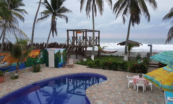 San Luis Talpa House | "A Wave from it All" Let the Waves Wash Your Cares Away.