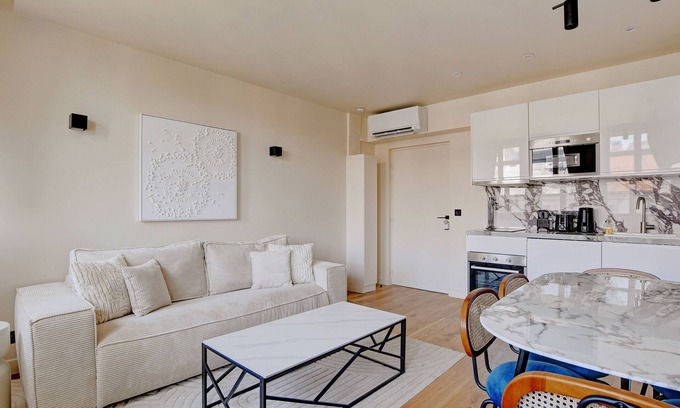 Bonne-Nouvelle Apartment | A Wonderful 2BR/2BA in Daumesnil - Bois de Vincennes