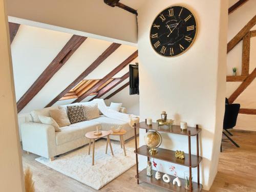 Lucerne Apartment | A&Y LakeHouse Golden Swan