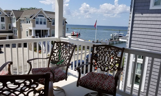 North Beach Haven House | AAA+, Heated Pool, Roof Top Pool Table