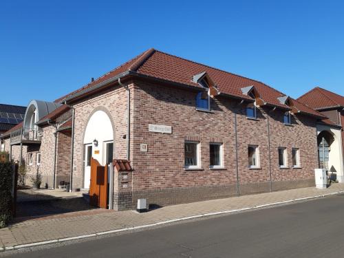 Brustem House | Aan het Singelhof - Mirabelle - 4 sterren - met sunshower en tuin