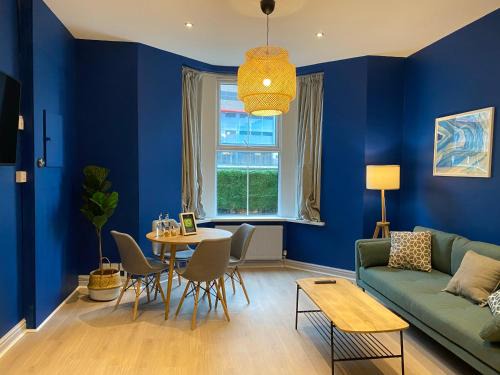 Riverside Apartment | Aaron Wise - 17 Fitzhamon Apartments