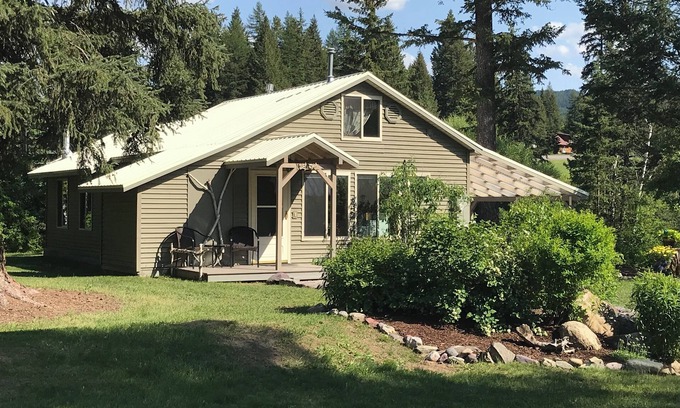 Martin City Cottage | Abbot Creek Cottage, Only 10 Minutes from Glacier National Park!