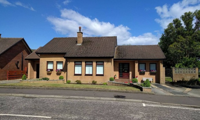 Ayr House | Abbot's House in Doonfoot