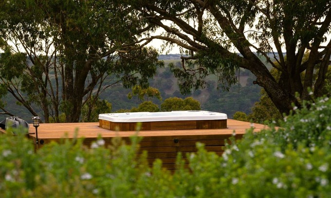 Curraweela House | Abercrombie Ridge - Lux BARN and Spa Retreat - Pet-friendly