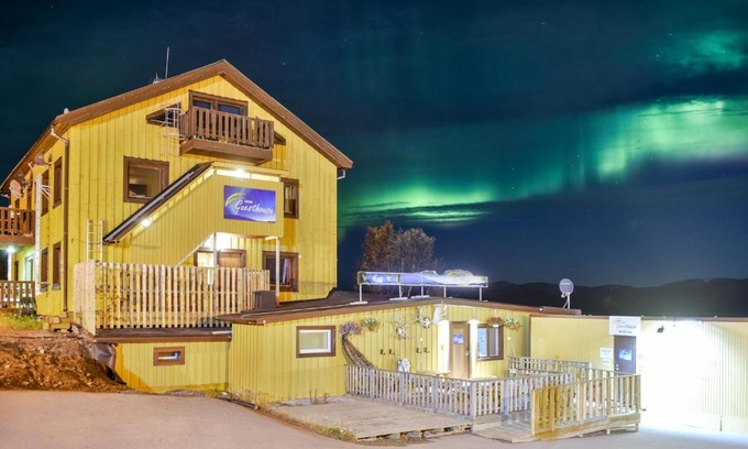 Abisko House | Abisko Guesthouse & Activities