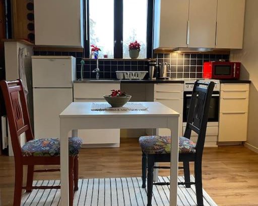 Vaxjo Apartment | ABONNERA Lugnt centralt parkering altan
