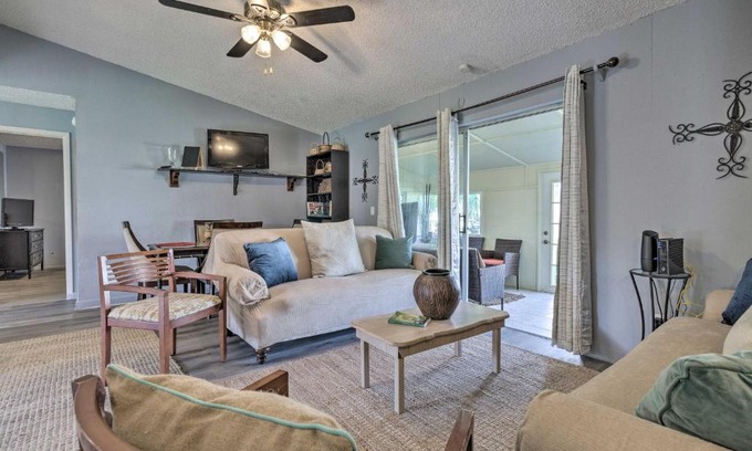 Pine Hills House | about 9 Mi to Universal Orlando Retreat with Sun Porch!