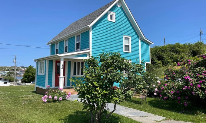 Twillingate House | Above The Tickle Twillingate Vacation Home.nTraditional Saltbox House est 1901