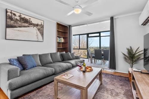 Kooringal Apartment | 'Above the Trees' - Spectacular Views, Sleeps 10