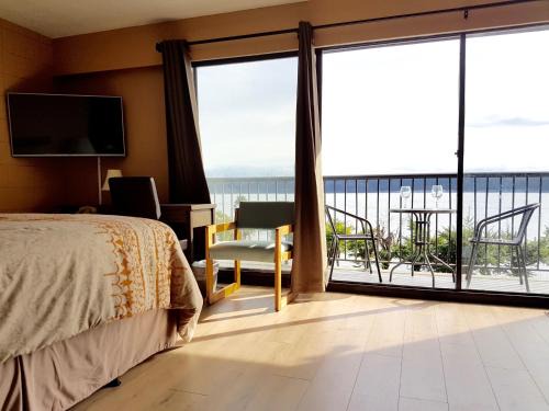 Campbell River Hotel | Above Tide Motel
