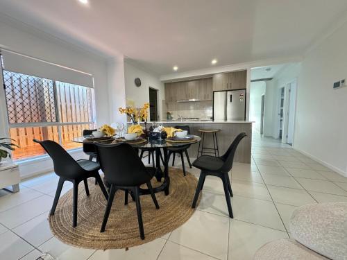 Greenbank House | Absolute Familial Paradise- Greenbank