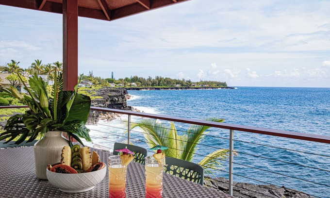 Keaau House | Absolute Oceanfront Gorgeous views 2-bedroom house with Air Conditioning!