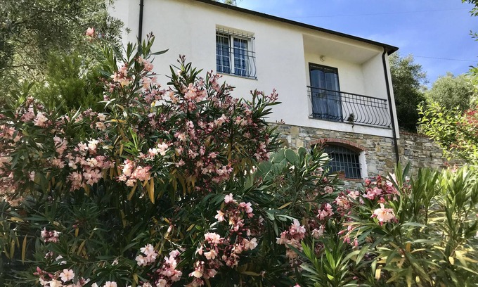 Diano San Pietro House | Absolute Ruhe im Olivenhain