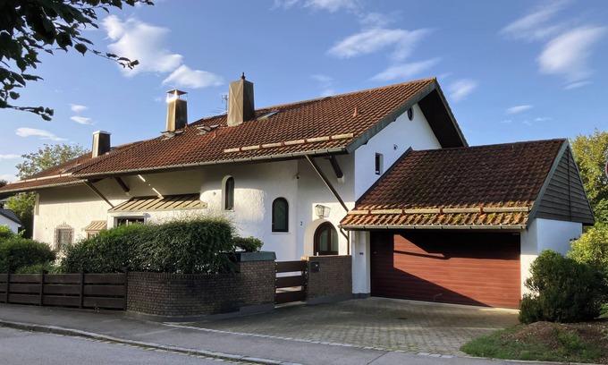 Munchen District Apartment | Absolutely quiet 3 Room Apartment "At Isar River Park", near Munichs Centre