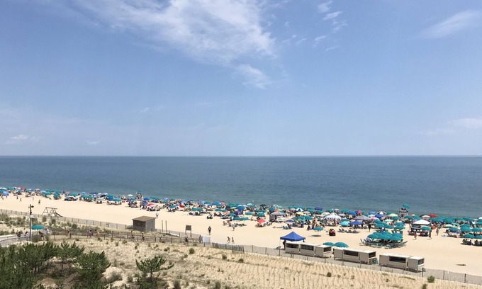 Bethany Beach Condo | Absolutely Stunning 3 Bedroom Sea Colony Condo! Ocean Front w/Premium Renovation
