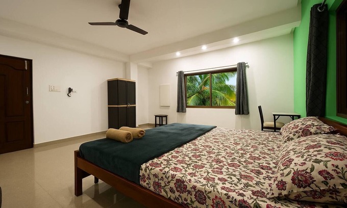 Aldona Bed & Breakfast | AC Room Overlooking Garden in a Villa