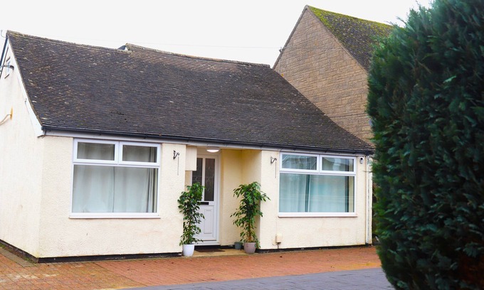 Carterton House | Acaccia Bunglow