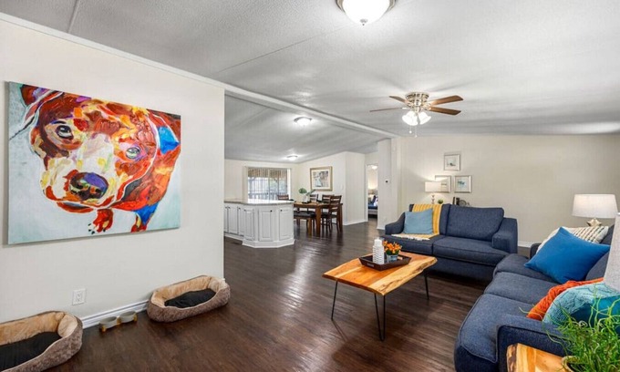 Conroe House | Accessible 3BR Sleeps 12 Pet-Friendly Conroe Stay