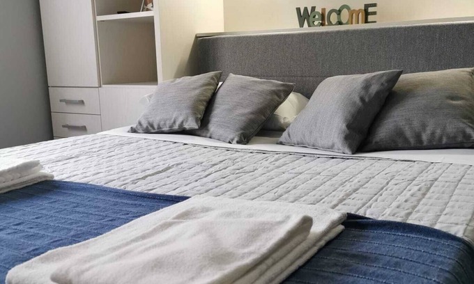 Citta Bassa Apartment | Accogliente Monolocale in Centro Città Arredato Moderno