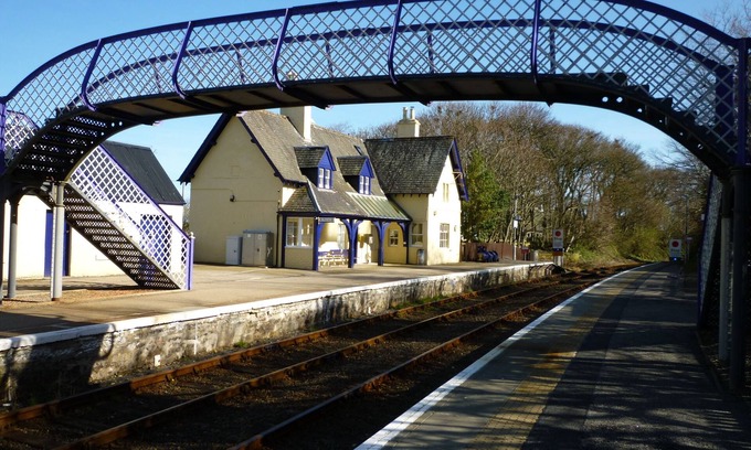 Helmsdale House | Accommodation on a working railway station