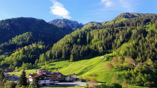 San Colombano Apartment | Acero Rosso