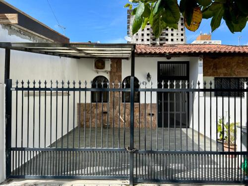 Solemar House | Aconchegante casa a 50m da praia