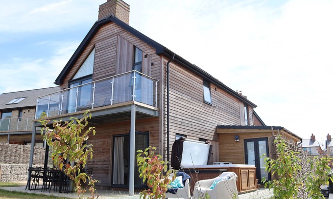 Holworth Cottage | Acorn House - 8 guests in 4 bedrooms