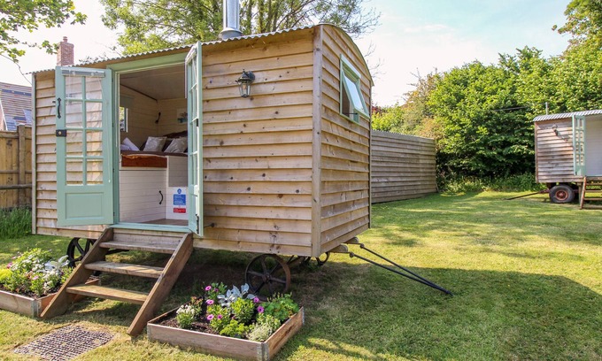 Maiden Newton Cottage | ACRES MEADOW, pet friendly, with open fire in Maiden Newton