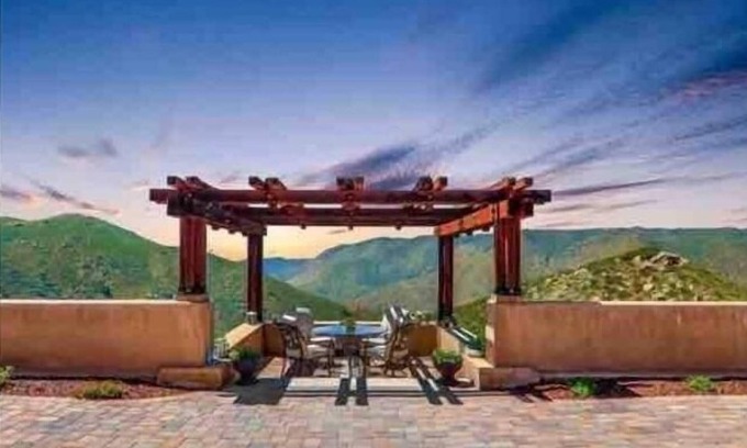 Ramona House | Acres of Bliss - A hillside getaway