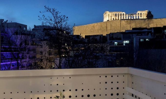 Kinosargous Apartment | Acropolis Suite II, Urban Stripes Athens