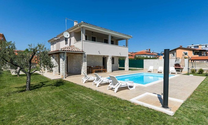 Novigrad Villa | Activity villa Angelina with pool in Novigrad