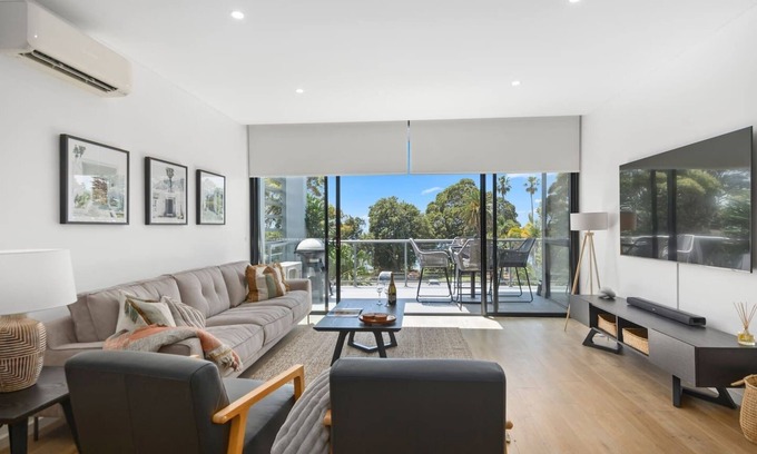 Shellharbour Apartment | Addisons Escape A Breezy Beachfront Beauty