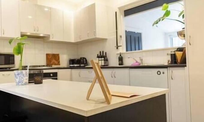 Adelaide House | Adelaide City Secluded Botanic Stay w/Free Parking