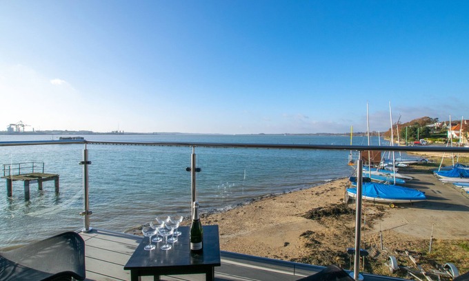 Martlesham Heath House | Admiralty Lodge - Three Bedroom House, Sleeps 6
