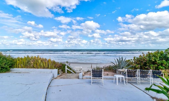Wilbur-By-The-Sea Apartment | Adorable 1 Bedroom on the Beach Wifi Kitchenette