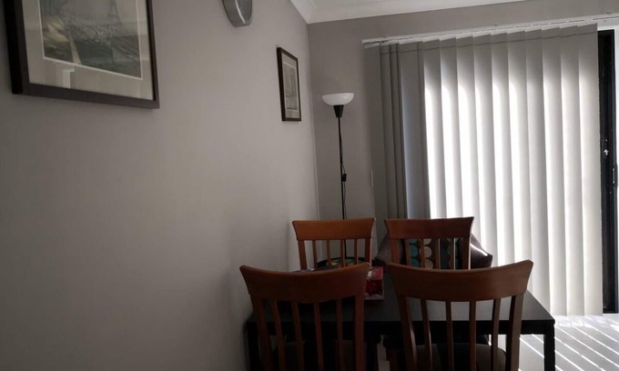 Narwee House | Adorable 1bedroom guesthouse in Narwee with deck
