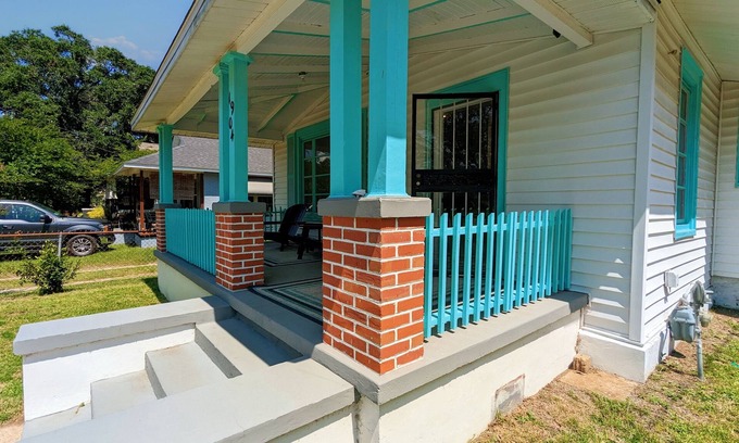 South Pensacola House | Adorable 2 BR Bungalow Near DT, NAS, Beaches