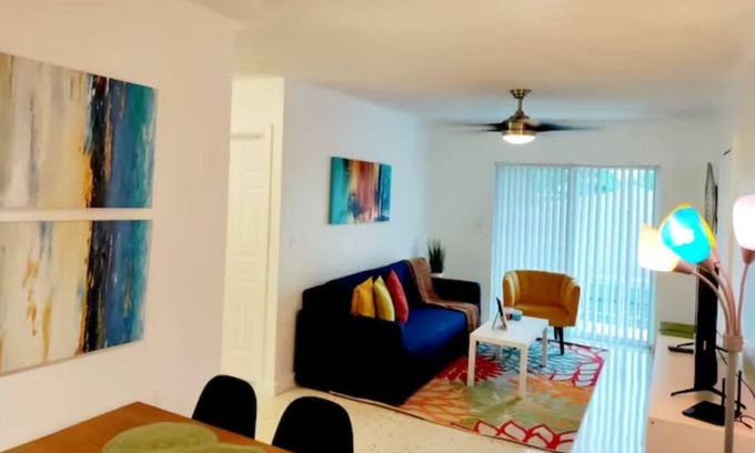 Wynwood Art District Apartment | Adorable 2bd/1ba Apartment in Wynwood - Free Parking Included!