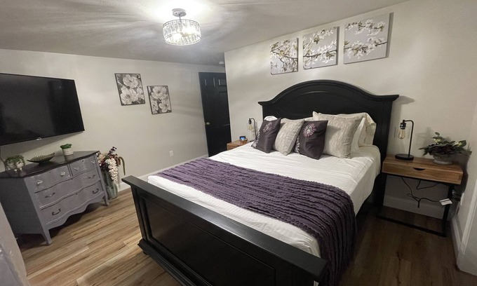 Arundel House | Adorable 2bed, 1ba 1300sqft guest home tucked away on 19 acres