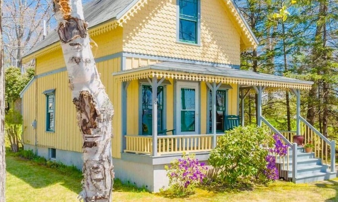Mid-Coast and Islands House | Adorable, 3 bedroom, 1 bath ocean side cottage!