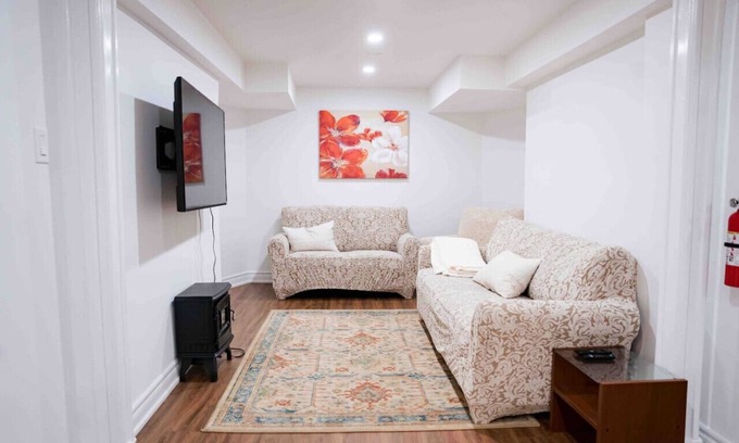 Ajax Apartment | Adorable 3 Bedroom Basement Apartment with Free Parking