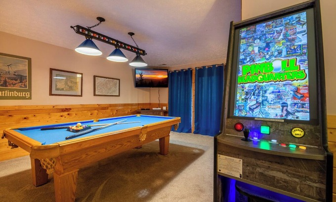 Black Bear Falls Cabin | Adorable 3BD Cabin w/Hot Tub! XBox + Pool Access!