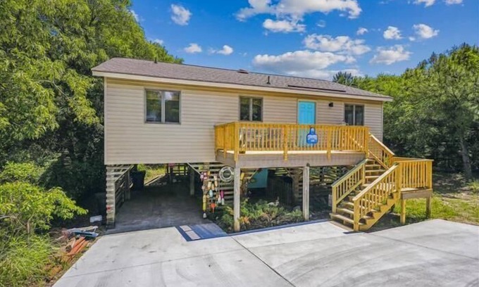Southern Shores House | Adorable 4 BR, short walk to the beach in Southern Shores!
