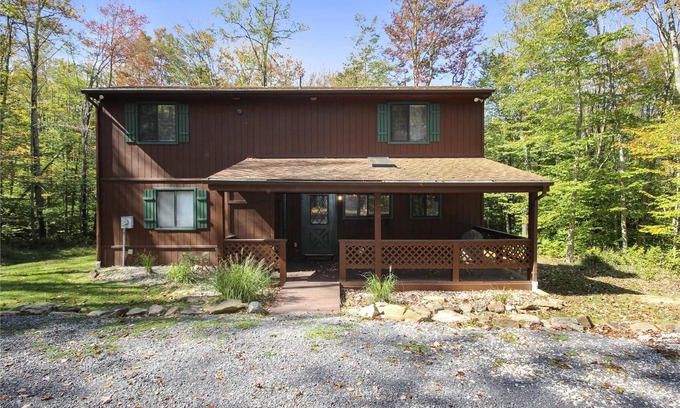 Old Timberline House | Adorable and Affordable Mountain Cabin Has It All and Then Some!