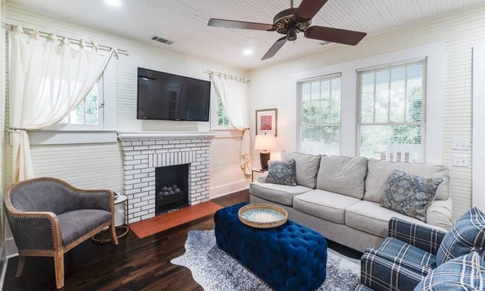 Taylorville House | Adorable home near the University of Alabama